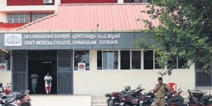 ആശുപത്രിയിലും തട്ടിപ്പിന്റെ പുതിയ മുഖം ; കളമശ്ശേരി മെഡിക്കല് കോളേജില് ബില്ലുകള് ക്യാന്സല് ചെയ്ത് പണം തട്ടി ആശുപത്രിയിലും തട്ടിപ്പിന്റെ പുതിയ മുഖം ; കളമശ്ശേരി മെഡിക്കല് കോളേജില് ബില്ലുകള് ക്യാന്സല് ചെയ്ത് പണം തട്ടി