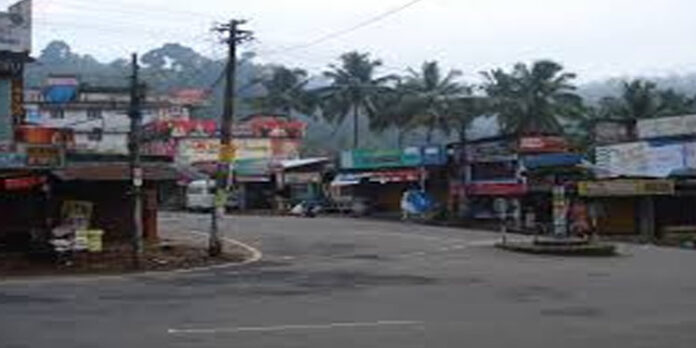 മണ്ണിടിച്ചില് സാധ്യത : ഇടുക്കിയില് രാത്രികാല യാത്ര നിരോധിച്ചു മണ്ണിടിച്ചില് സാധ്യത : ഇടുക്കിയില് രാത്രികാല യാത്ര നിരോധിച്ചു
