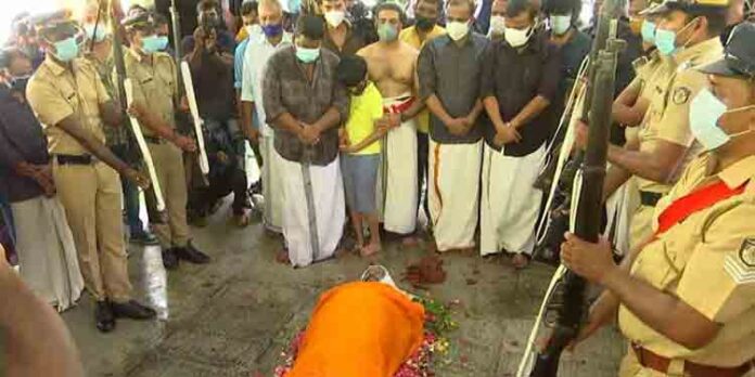 ഒടുവിലത്തെ രംഗവും പൂര്ത്തിയായി – അഭിനയ കുലപതിയെ അഗ്നി നാളങ്ങള് ഏറ്റു വാങ്ങി ഒടുവിലത്തെ രംഗവും പൂര്ത്തിയായി – അഭിനയ കുലപതിയെ അഗ്നി നാളങ്ങള് ഏറ്റു വാങ്ങി