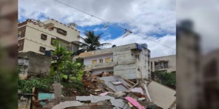 ബെംഗളൂരുവില് നാലുനില കെട്ടിടം തകര്ന്ന് വീണു ; ആളപായം ഇല്ല ബെംഗളൂരുവില് നാലുനില കെട്ടിടം തകര്ന്ന് വീണു ; ആളപായം ഇല്ല