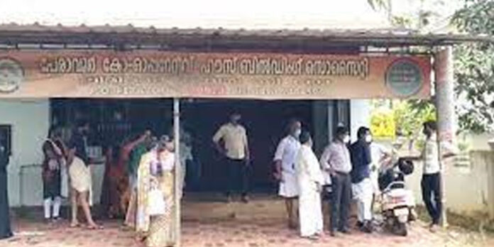 പേരാവൂര് ചിട്ടി തട്ടിപ്പ് ; എം.വി ജയരാജന് സമരക്കാരുടെ പ്രതിനിധികളുമായി സംസാരിക്കും പേരാവൂര് ചിട്ടി തട്ടിപ്പ് ; എം.വി ജയരാജന് സമരക്കാരുടെ പ്രതിനിധികളുമായി സംസാരിക്കും
