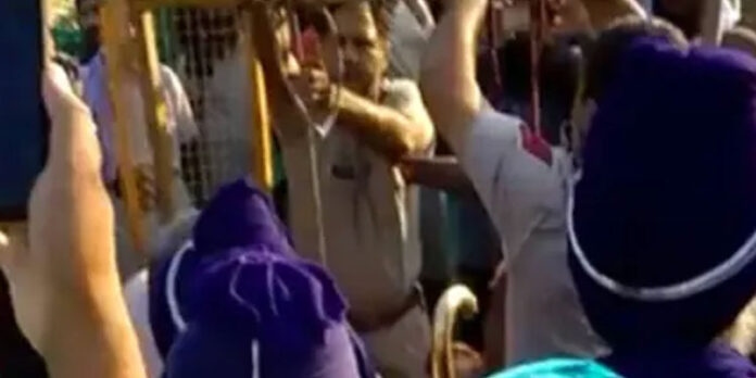 സിംഗുവിലെ കര്ഷക സമരവേദിക്ക് അരുകില് യുവാവിനെ തല്ലിക്കൊന്ന് കെട്ടിതൂക്കിയ കേസില് ഒരാള് അറസ്റ്റില് സിംഗുവിലെ കര്ഷക സമരവേദിക്ക് അരുകില് യുവാവിനെ തല്ലിക്കൊന്ന് കെട്ടിതൂക്കിയ കേസില് ഒരാള് അറസ്റ്റില്