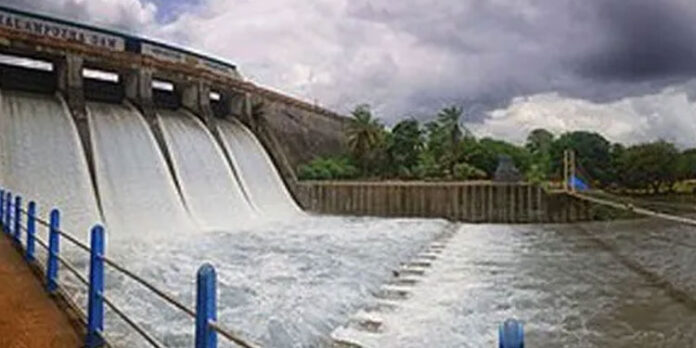 കനത്ത മഴയെ തുടര്ന്ന് മലമ്പുഴ ഡാം തുറന്നു കനത്ത മഴയെ തുടര്ന്ന് മലമ്പുഴ ഡാം തുറന്നു