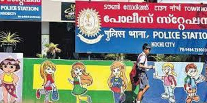 കേരള പോലിസ് ക.തൊ.യൂ.പ്ര ആകുന്നു ; വിവാദകേസില് പ്രായപൂര്ത്തിയാകാത്ത ഇരയെ പ്രതിക്കു കെട്ടിച്ചു കൊടുക്കാന് തീരുമാനിച്ചു : പരാതി കേരള പോലിസ് ക.തൊ.യൂ.പ്ര ആകുന്നു ; വിവാദകേസില് പ്രായപൂര്ത്തിയാകാത്ത ഇരയെ പ്രതിക്കു കെട്ടിച്ചു കൊടുക്കാന് തീരുമാനിച്ചു : പരാതി