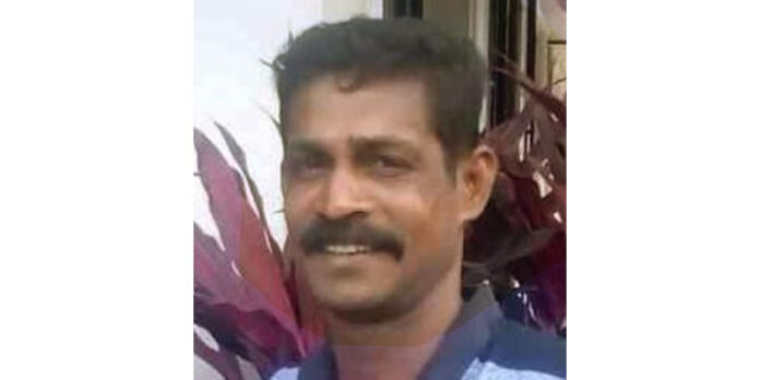 ബൈക്ക് തടി ലോറിയില് തട്ടി റോഡില് തെറിച്ചു വീണ ബൈക്ക് യാത്രികന് മരിച്ചു ബൈക്ക് തടി ലോറിയില് തട്ടി റോഡില് തെറിച്ചു വീണ ബൈക്ക് യാത്രികന് മരിച്ചു