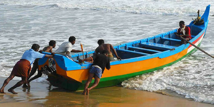 നാളെ മുതല് രണ്ട് ദിവസത്തേക്ക് മത്സ്യബന്ധനത്തിന് പോകാന് പാടില്ല ; കേന്ദ്ര കാലാവസ്ഥ വകുപ്പ് നാളെ മുതല് രണ്ട് ദിവസത്തേക്ക് മത്സ്യബന്ധനത്തിന് പോകാന് പാടില്ല ; കേന്ദ്ര കാലാവസ്ഥ വകുപ്പ്