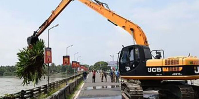 തോട്ടപ്പള്ളി സ്പില്വെയില് ഗതാഗത നിയന്ത്രണം തോട്ടപ്പള്ളി സ്പില്വെയില് ഗതാഗത നിയന്ത്രണം