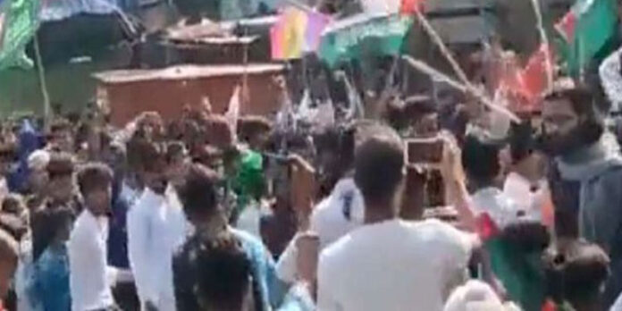 നബിദിന റാലിക്കിടെ പാകിസ്ഥാന് സിന്ദാബാദ് എന്ന് മുദ്രാവാക്യം വിളിച്ച മൂന്ന് പേര് അറസ്റ്റില് നബിദിന റാലിക്കിടെ പാകിസ്ഥാന് സിന്ദാബാദ് എന്ന് മുദ്രാവാക്യം വിളിച്ച മൂന്ന് പേര് അറസ്റ്റില്