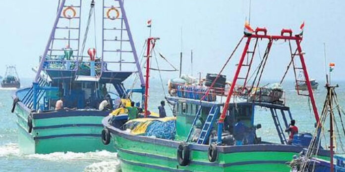 ശക്തമായ കാറ്റിനും മോശം കാലാവസ്ഥയ്ക്കും സാധ്യത ; മത്സ്യബന്ധനത്തിന് വിലക്ക് ശക്തമായ കാറ്റിനും മോശം കാലാവസ്ഥയ്ക്കും സാധ്യത ; മത്സ്യബന്ധനത്തിന് വിലക്ക്
