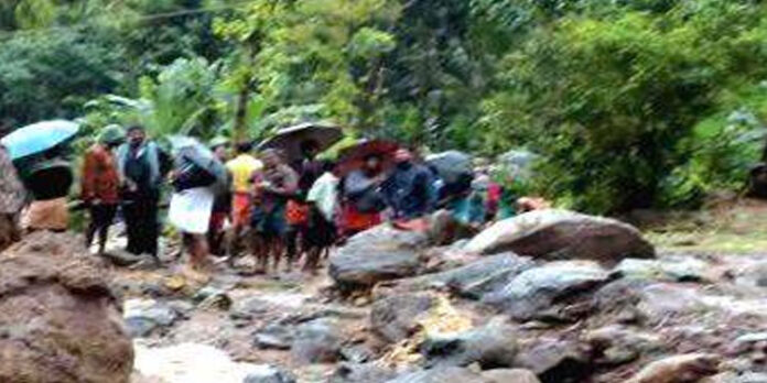 കനത്ത മഴ – വടക്കാഞ്ചേരി മംഗലം ഡാമിന് സമീപം ഓടന്തോടില് ഉരുള്പൊട്ടി കനത്ത മഴ – വടക്കാഞ്ചേരി മംഗലം ഡാമിന് സമീപം ഓടന്തോടില് ഉരുള്പൊട്ടി