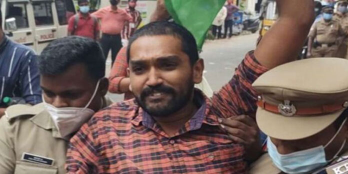 കുഞ്ഞിനെ കടത്തിയ സംഭവം ; ശിശുക്ഷേമ സമിതി യോഗത്തിലേക്ക് യുവമോര്ച്ച പ്രവര്ത്തകര് തള്ളിക്കയറി കുഞ്ഞിനെ കടത്തിയ സംഭവം ; ശിശുക്ഷേമ സമിതി യോഗത്തിലേക്ക് യുവമോര്ച്ച പ്രവര്ത്തകര് തള്ളിക്കയറി
