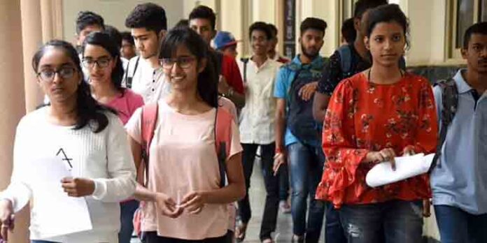 സംസ്ഥാനത്ത് നാളെ മുതല് ഉന്നതവിദ്യാഭ്യാസ സ്ഥാപനങ്ങള് പൂര്ണമായും തുറക്കും സംസ്ഥാനത്ത് നാളെ മുതല് ഉന്നതവിദ്യാഭ്യാസ സ്ഥാപനങ്ങള് പൂര്ണമായും തുറക്കും