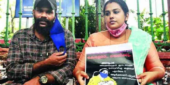 കുഞ്ഞിനെ ദത്തുനല്കിയ സംഭവത്തില് അമ്മ അനുപമ ഹൈക്കോടതിയിലേക്ക് കുഞ്ഞിനെ ദത്തുനല്കിയ സംഭവത്തില് അമ്മ അനുപമ ഹൈക്കോടതിയിലേക്ക്