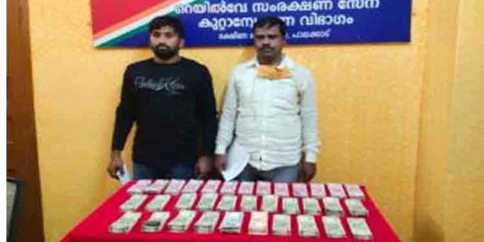 രേഖകളില്ലാതെ ട്രെയിനില് കടത്തിയ 35 ലക്ഷം രൂപ പിടികൂടി രേഖകളില്ലാതെ ട്രെയിനില് കടത്തിയ 35 ലക്ഷം രൂപ പിടികൂടി