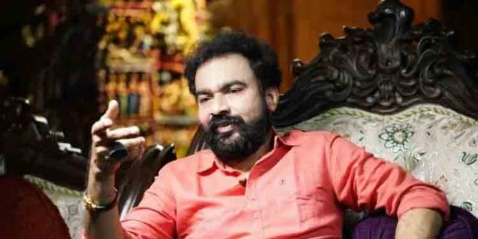 മോന്സന് മാവുങ്കലിന്റെ മാനേജര് ജിഷ്ണുവിനെ ഇന്ന് വീണ്ടും ക്രൈംബ്രാഞ്ച് ചോദ്യം ചെയ്യും മോന്സന് മാവുങ്കലിന്റെ മാനേജര് ജിഷ്ണുവിനെ ഇന്ന് വീണ്ടും ക്രൈംബ്രാഞ്ച് ചോദ്യം ചെയ്യും