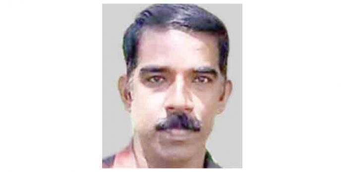 കോഴിമുട്ട എടുക്കാനായി വിറകുപുരയില് കൈയിട്ട ഗൃഹനാഥന് പാമ്പുകടിയേറ്റു മരിച്ചു കോഴിമുട്ട എടുക്കാനായി വിറകുപുരയില് കൈയിട്ട ഗൃഹനാഥന് പാമ്പുകടിയേറ്റു മരിച്ചു