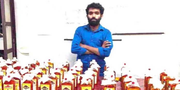 വിദേശ മദ്യവുമായി യുവാവ് പിടിയില് വിദേശ മദ്യവുമായി യുവാവ് പിടിയില്