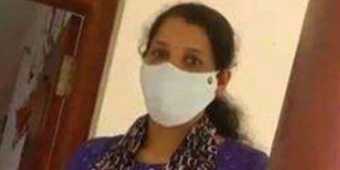 ഡ്യൂട്ടി കഴിഞ്ഞു മടങ്ങിയ നഴ്സിന് നേരെ ആക്രമണം : യുവതിക്ക് സാരമായ പരിക്ക് ഡ്യൂട്ടി കഴിഞ്ഞു മടങ്ങിയ നഴ്സിന് നേരെ ആക്രമണം : യുവതിക്ക് സാരമായ പരിക്ക്
