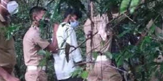 ജാനകിക്കാട് പീഡനം – ഇരയുടെ ബന്ധു പിടിയില് ജാനകിക്കാട് പീഡനം – ഇരയുടെ ബന്ധു പിടിയില്