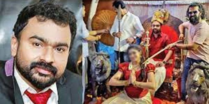 മോന്സണ് മാവുങ്കലിനെതിരെ വീണ്ടും പീഡന പരാതി മോന്സണ് മാവുങ്കലിനെതിരെ വീണ്ടും പീഡന പരാതി