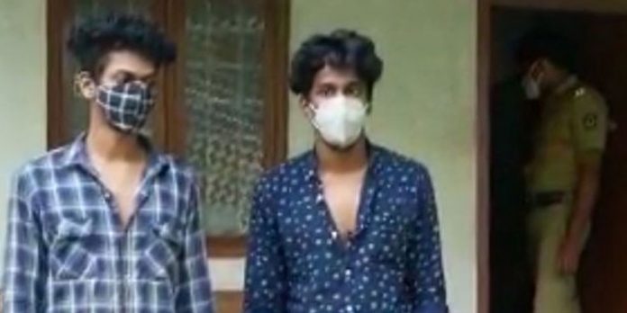 വയോധികന്റെ ദേഹത്ത് മദ്യം ഒഴിച്ച് തീകൊളുത്തിയ സംഭവo : രണ്ടു പേരെ പോലീസ് അറസ്റ്റ് ചെയ്തു വയോധികന്റെ ദേഹത്ത് മദ്യം ഒഴിച്ച് തീകൊളുത്തിയ സംഭവo : രണ്ടു പേരെ പോലീസ് അറസ്റ്റ് ചെയ്തു