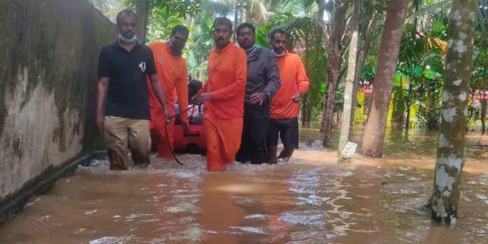 വെള്ളപ്പൊക്കo : അടിഞ്ഞു കിടക്കുന്ന എക്കലും മാലിന്യവും അപ്പർ കുട്ടനാട് മേഖലയെ ആശങ്കയിലാഴ്ത്തുന്നു വെള്ളപ്പൊക്കo : അടിഞ്ഞു കിടക്കുന്ന എക്കലും മാലിന്യവും അപ്പർ കുട്ടനാട് മേഖലയെ ആശങ്കയിലാഴ്ത്തുന്നു