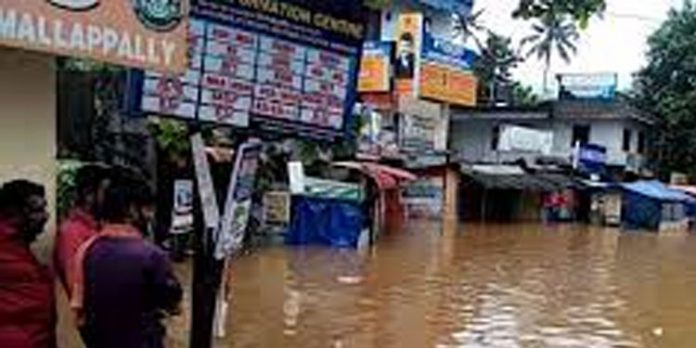 വ്യാപാരി സമിതി നേതാക്കൾ പ്രളയ പ്രദേശങ്ങൾ സന്ദർശിച്ചു വ്യാപാരി സമിതി നേതാക്കൾ പ്രളയ പ്രദേശങ്ങൾ സന്ദർശിച്ചു