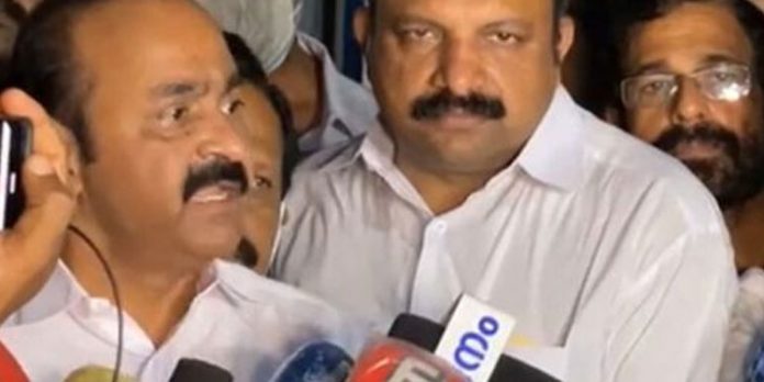 മോന്സന് ആളുകളെ ചതിക്കുഴിയില് വീഴ്ത്തിയതിന്റെ ഉത്തരവാദിത്തം പോലീസിനും സര്ക്കാരിനുo : വി ഡി സതീശന് മോന്സന് ആളുകളെ ചതിക്കുഴിയില് വീഴ്ത്തിയതിന്റെ ഉത്തരവാദിത്തം പോലീസിനും സര്ക്കാരിനുo : വി ഡി സതീശന്