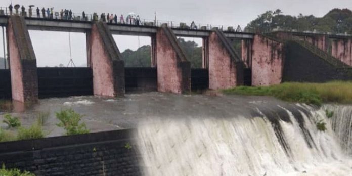 ഷട്ടറുകള് ഉയര്ത്തിയിട്ടും ഫലം ചെയ്തില്ല ; മുല്ലപ്പെരിയാര് ജല നിരപ്പ് താഴ്ന്നില്ല ഷട്ടറുകള് ഉയര്ത്തിയിട്ടും ഫലം ചെയ്തില്ല ; മുല്ലപ്പെരിയാര് ജല നിരപ്പ് താഴ്ന്നില്ല