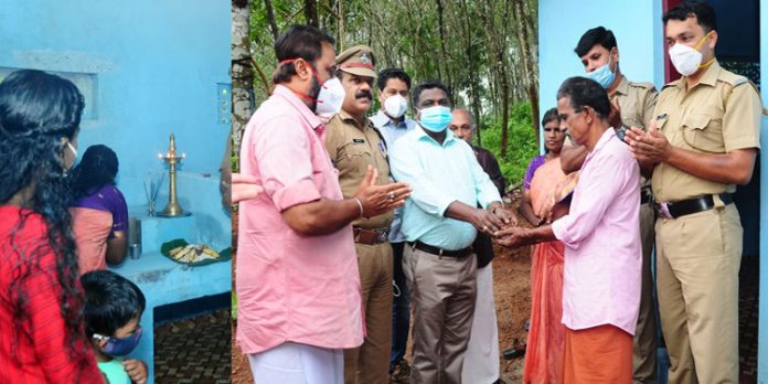 ‘ജനമൈത്രി’യെന്നത് തികച്ചും അന്വർത്ഥമാക്കി ഇലവുംതിട്ട പോലീസ് ‘ജനമൈത്രി’യെന്നത് തികച്ചും അന്വർത്ഥമാക്കി ഇലവുംതിട്ട പോലീസ്