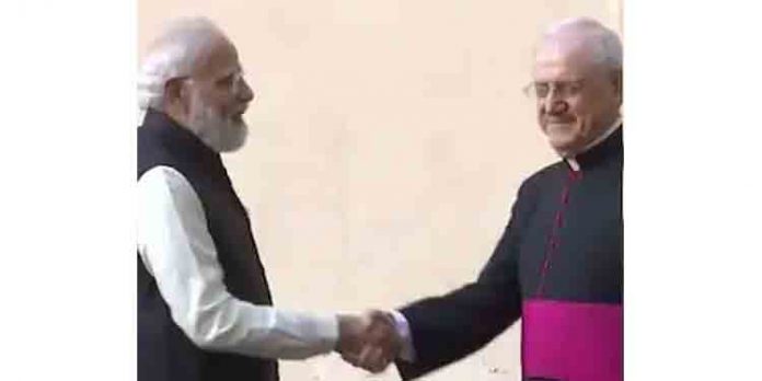 ഫ്രാന്സിസ് മാര്പാപ്പയുമായി ഇന്ത്യന് പ്രധാനമന്ത്രി നരേന്ദ്രമോദി കൂടിക്കാഴ്ച നടത്തുന്നു ഫ്രാന്സിസ് മാര്പാപ്പയുമായി ഇന്ത്യന് പ്രധാനമന്ത്രി നരേന്ദ്രമോദി കൂടിക്കാഴ്ച നടത്തുന്നു