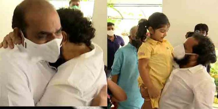 സന്തോഷം ഉണ്ടെന്ന് കൊടിയേരി ; ജാമ്യം ലഭിച്ച ബിനീഷ് തിരുവനന്തപുരത്തെ വീട്ടിലെത്തി സന്തോഷം ഉണ്ടെന്ന് കൊടിയേരി ; ജാമ്യം ലഭിച്ച ബിനീഷ് തിരുവനന്തപുരത്തെ വീട്ടിലെത്തി