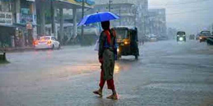 ന്യൂനമർദം തമിഴ്നാട് തീരത്തിന് സമീപം – കേരളത്തിൽ കനത്ത മഴയ്ക്ക് സാധ്യത ന്യൂനമർദം തമിഴ്നാട് തീരത്തിന് സമീപം – കേരളത്തിൽ കനത്ത മഴയ്ക്ക് സാധ്യത