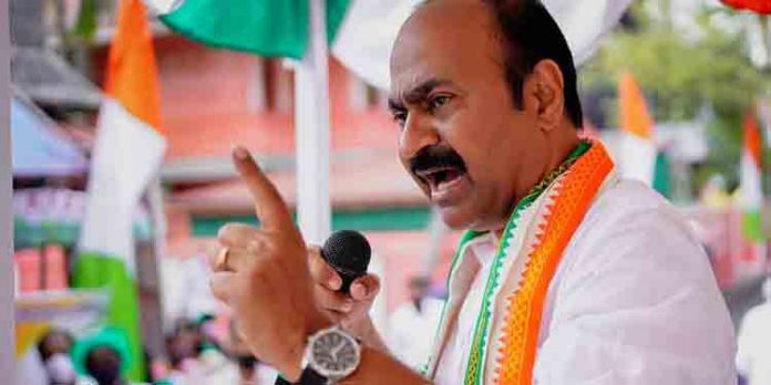 സ്ത്രീവിരുദ്ധ പരാമര്ശം : സിഐക്കെതിരെ നടപടി വേണം വിഡി സതീശന് സ്ത്രീവിരുദ്ധ പരാമര്ശം : സിഐക്കെതിരെ നടപടി വേണം വിഡി സതീശന്