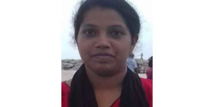 കുന്നിക്കോട്ടെ സ്വകാര്യ സൂപ്പര്മാര്ക്കറ്റിലെ ജീവനക്കാരിയെ ട്രയിന് തട്ടി മരിച്ച നിലയില് കണ്ടെത്തി കുന്നിക്കോട്ടെ സ്വകാര്യ സൂപ്പര്മാര്ക്കറ്റിലെ ജീവനക്കാരിയെ ട്രയിന് തട്ടി മരിച്ച നിലയില് കണ്ടെത്തി