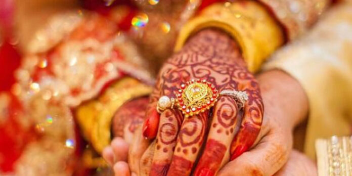 യു.പി സ്വദേശിനിയെ വിവാഹം കഴിച്ചത് കുടുംബത്തിന്റെ അറിവോടെ പണം തട്ടിയെടുക്കാന് യു.പി സ്വദേശിനിയെ വിവാഹം കഴിച്ചത് കുടുംബത്തിന്റെ അറിവോടെ പണം തട്ടിയെടുക്കാന്
