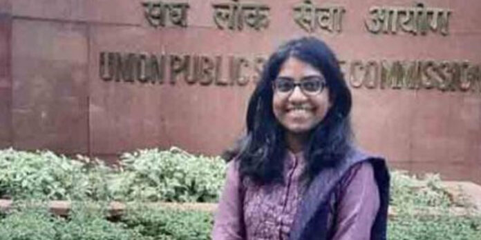 കേരള അഡ്മിനിസ്ട്രേറ്റീവ് സര്വീസ് പരീക്ഷ ; ഒന്നാം റാങ്ക് തിളക്കത്തിൽ മാലിനി ശ്രീയ്ക്ക് കേരള അഡ്മിനിസ്ട്രേറ്റീവ് സര്വീസ് പരീക്ഷ ; ഒന്നാം റാങ്ക് തിളക്കത്തിൽ മാലിനി ശ്രീയ്ക്ക്
