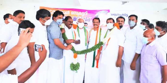 അഡ്വ.പഴകുളം മധുവിനും ജോർജ് മാമ്മൻ കൊണ്ടൂരിനും പത്തനംതിട്ട ഡി.സി.സി സ്വീകരണം നല്കി അഡ്വ.പഴകുളം മധുവിനും ജോർജ് മാമ്മൻ കൊണ്ടൂരിനും പത്തനംതിട്ട ഡി.സി.സി സ്വീകരണം നല്കി