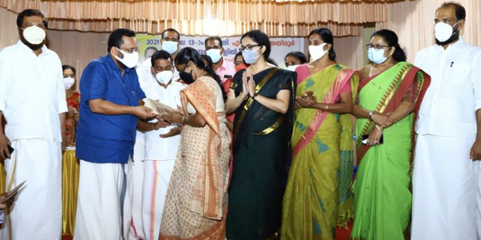 ചുഴലിക്കാറ്റ് : കുറഞ്ഞ നാള് കൊണ്ട് നാശനഷ്ടങ്ങള് വിലയിരുത്തി ധനസഹായം ലഭ്യമാക്കി – മന്ത്രി കെ. രാജന് ചുഴലിക്കാറ്റ് : കുറഞ്ഞ നാള് കൊണ്ട് നാശനഷ്ടങ്ങള് വിലയിരുത്തി ധനസഹായം ലഭ്യമാക്കി – മന്ത്രി കെ. രാജന്
