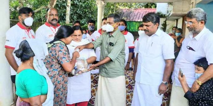 പ്രളയ ബാധിത പ്രദേശങ്ങളില് കിറ്റ് വിതരണവുമായി ബ്ലഡ് ഡോണേഴ്സ് കേരള പത്തനംതിട്ട യൂണിറ്റ് പ്രളയ ബാധിത പ്രദേശങ്ങളില് കിറ്റ് വിതരണവുമായി ബ്ലഡ് ഡോണേഴ്സ് കേരള പത്തനംതിട്ട യൂണിറ്റ്