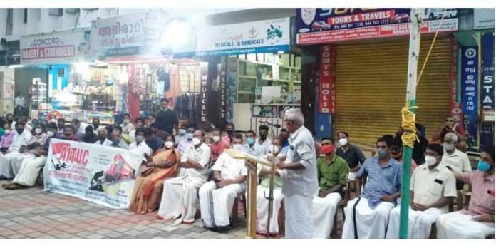 കേന്ദ്ര സര്ക്കാര് അവസാനമായി വില്ക്കാന് വെച്ചമുതലാണ് ഇന്ഡ്യന് റയില്വേ ; എ.ഐ.ടി.യു.സി കേന്ദ്ര സര്ക്കാര് അവസാനമായി വില്ക്കാന് വെച്ചമുതലാണ് ഇന്ഡ്യന് റയില്വേ ; എ.ഐ.ടി.യു.സി