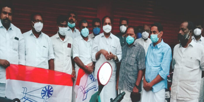 പ്രിയങ്കയുടെ അറസ്റ്റ് ; പ്രതിഷേധ പ്രകടനം നടത്തി കോൺഗ്രസ് പ്രിയങ്കയുടെ അറസ്റ്റ് ; പ്രതിഷേധ പ്രകടനം നടത്തി കോൺഗ്രസ്