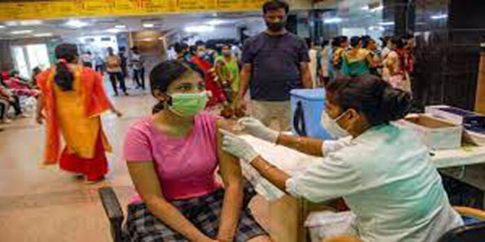 രാജ്യത്ത് ഇരുപത്തിനാല് മണിക്കൂറിനിടെ 18,987 കൊവിഡ് കേസുകള് ; 246 മരണം രാജ്യത്ത് ഇരുപത്തിനാല് മണിക്കൂറിനിടെ 18,987 കൊവിഡ് കേസുകള് ; 246 മരണം