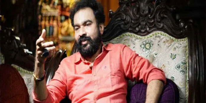 സ്വര്ണക്കടത്തുകേസിലെ മുഖ്യ പ്രതികളിലൊരാളായ സ്വപ്ന സുരേഷിന് ഒളിത്താവളമൊരുക്കിയത് മോന്സണ് മാവുങ്കലാണെന്ന് സൂചന സ്വര്ണക്കടത്തുകേസിലെ മുഖ്യ പ്രതികളിലൊരാളായ സ്വപ്ന സുരേഷിന് ഒളിത്താവളമൊരുക്കിയത് മോന്സണ് മാവുങ്കലാണെന്ന് സൂചന