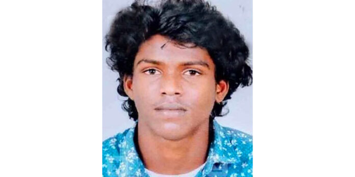കാറും ബൈക്കും കൂട്ടിയിടിച്ച് പതിനാറുകാരന് മരിച്ചു കാറും ബൈക്കും കൂട്ടിയിടിച്ച് പതിനാറുകാരന് മരിച്ചു