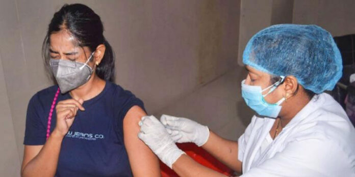 വാക്സിനേഷന് 99 ശതമാനത്തിലെത്തിച്ച് പത്തനംതിട്ട ; സംസ്ഥാനത്ത് 21ലക്ഷം പേര് വാക്സിനേഷനില് നിന്ന് വിട്ടു നില്ക്കുന്നു കണക്കുകള് വാക്സിനേഷന് 99 ശതമാനത്തിലെത്തിച്ച് പത്തനംതിട്ട ; സംസ്ഥാനത്ത് 21ലക്ഷം പേര് വാക്സിനേഷനില് നിന്ന് വിട്ടു നില്ക്കുന്നു കണക്കുകള്