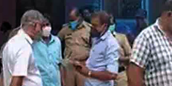 വയോധിക കിണറ്റില് വീണു മരിച്ച നിലയില് ; അഞ്ചു ലക്ഷം രൂപയും എട്ടുപവന് സ്വര്ണവും കാണാനില്ല വയോധിക കിണറ്റില് വീണു മരിച്ച നിലയില് ; അഞ്ചു ലക്ഷം രൂപയും എട്ടുപവന് സ്വര്ണവും കാണാനില്ല