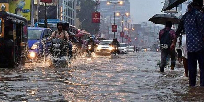 കേരളത്തിന്റെ വടക്കന് ജില്ലകളില് ശക്തമായ മഴ ; കാസര്കോട് കുളക്കാടന് മലയില് ഉരുള് പൊട്ടല് കേരളത്തിന്റെ വടക്കന് ജില്ലകളില് ശക്തമായ മഴ ; കാസര്കോട് കുളക്കാടന് മലയില് ഉരുള് പൊട്ടല്