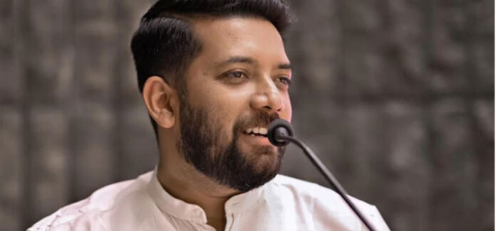 ഹെലികോപ്ടറിന് നല്കുന്ന വാടക ഉപയോഗിച്ചെങ്കിലും പ്ളസ് വണ് സീറ്റ് കൂട്ടണമെന്ന പരിഹാസവും ഷാഫി ഹെലികോപ്ടറിന് നല്കുന്ന വാടക ഉപയോഗിച്ചെങ്കിലും പ്ളസ് വണ് സീറ്റ് കൂട്ടണമെന്ന പരിഹാസവും ഷാഫി