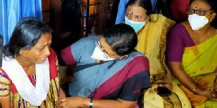 നിതിനയുടെ കൊലപാതകo അന്വേഷണത്തില് വീഴ്ചയുണ്ടായാല് വനിതാ കമ്മീഷന് ഇടപെടുo : പി സതീദേവി നിതിനയുടെ കൊലപാതകo അന്വേഷണത്തില് വീഴ്ചയുണ്ടായാല് വനിതാ കമ്മീഷന് ഇടപെടുo : പി സതീദേവി